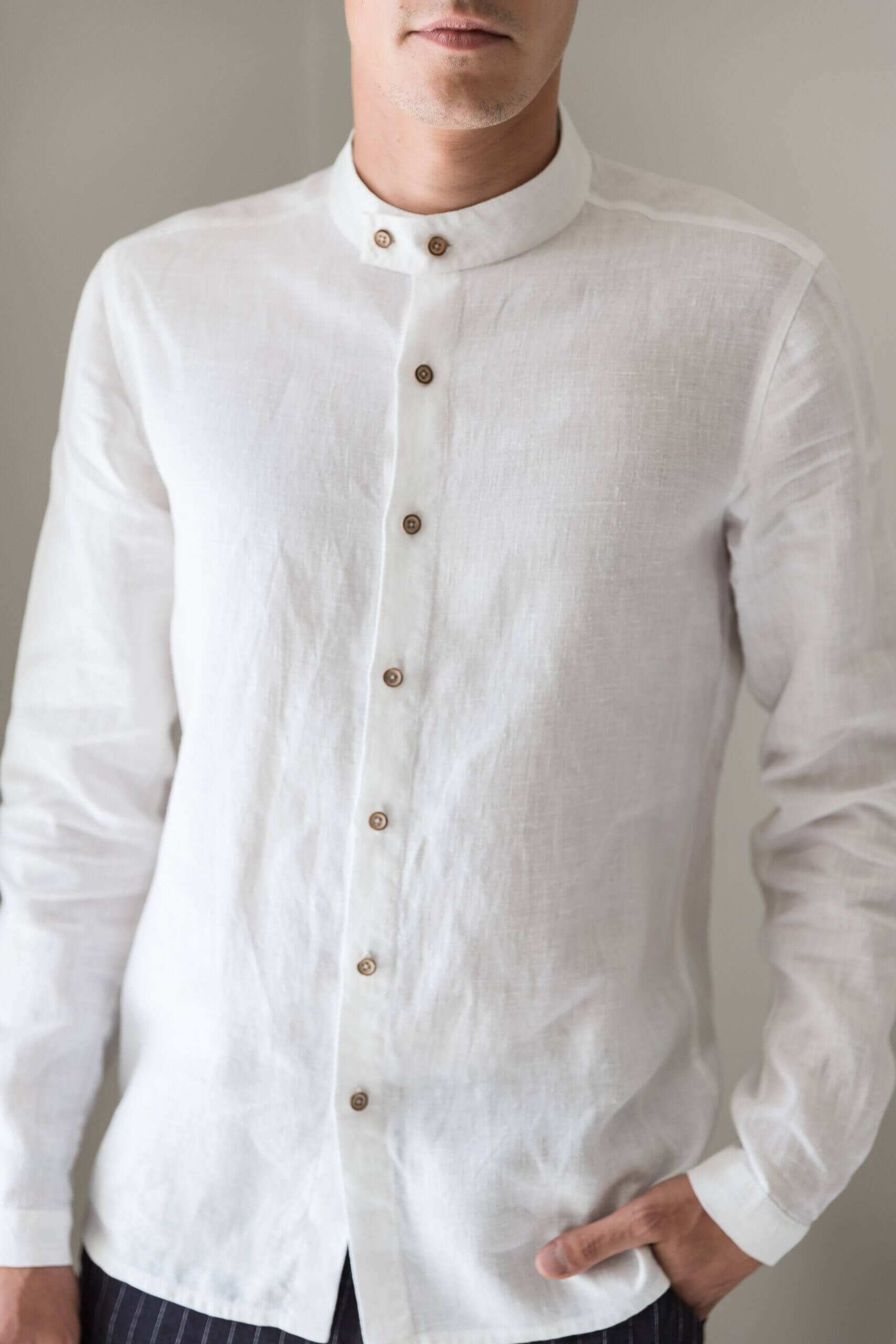 Detailed craftsmanship of the white linen band collar shirt